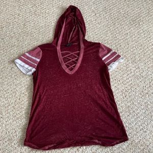 Women’s maroon t-shirt